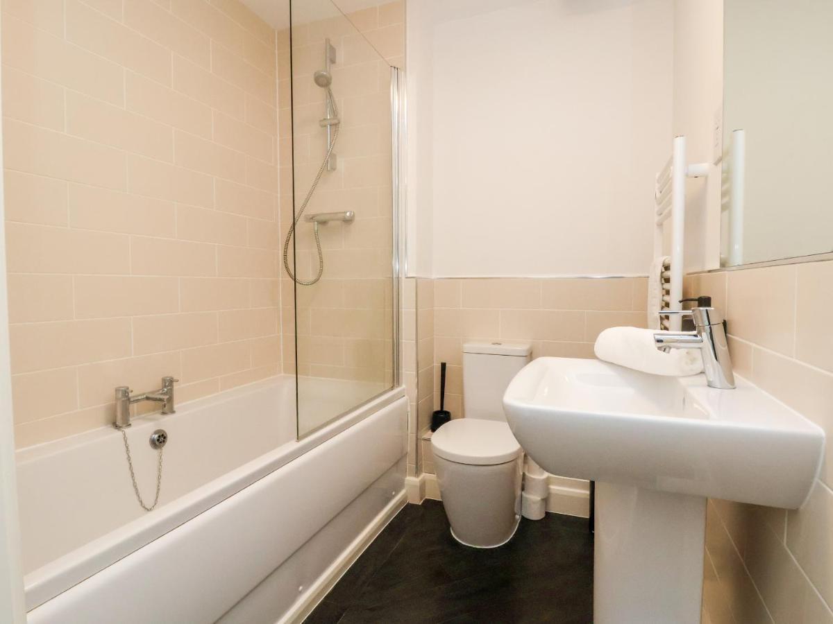 122 The Old Meadow Apartment Shrewsbury Bagian luar foto