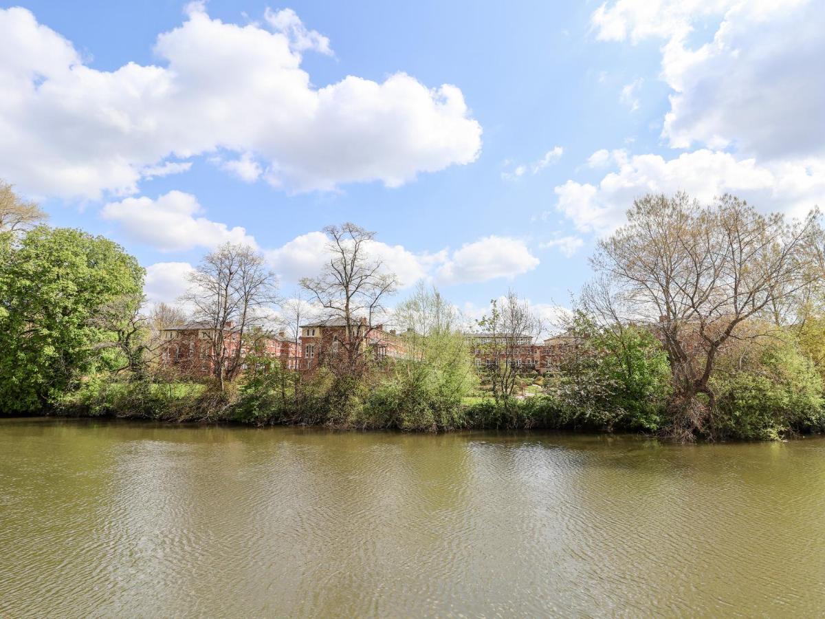 122 The Old Meadow Apartment Shrewsbury Bagian luar foto
