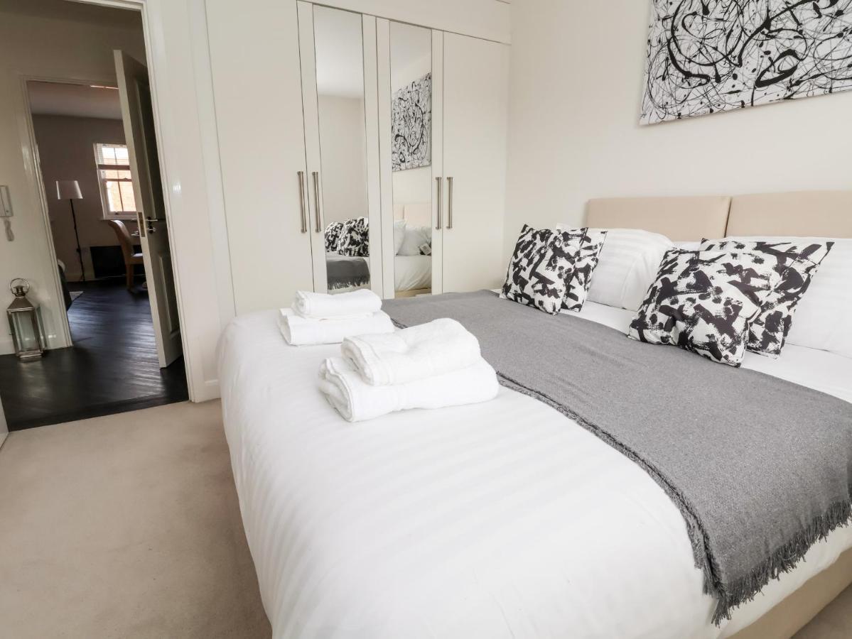 122 The Old Meadow Apartment Shrewsbury Bagian luar foto